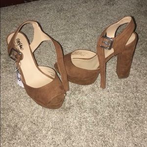 Super cute brown heels!